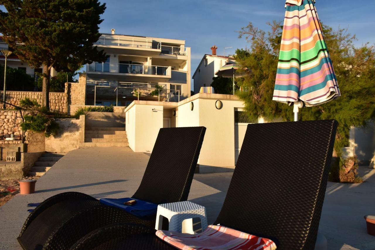 Beachfront Apartments - Villa Vita Stara Novalja Buitenkant foto
