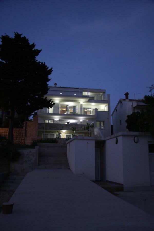 Beachfront Apartments - Villa Vita Stara Novalja Buitenkant foto
