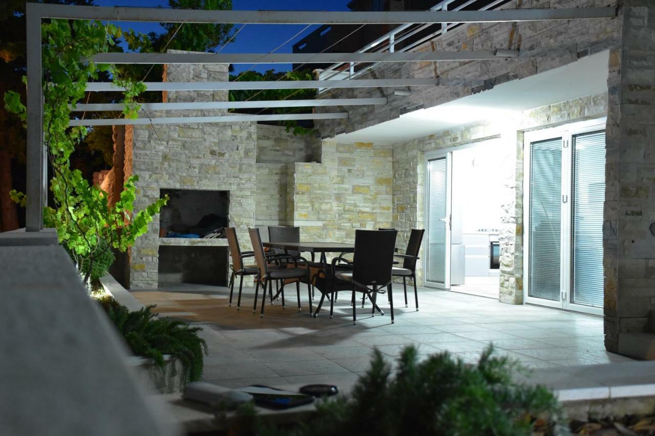 Beachfront Apartments - Villa Vita Stara Novalja Buitenkant foto