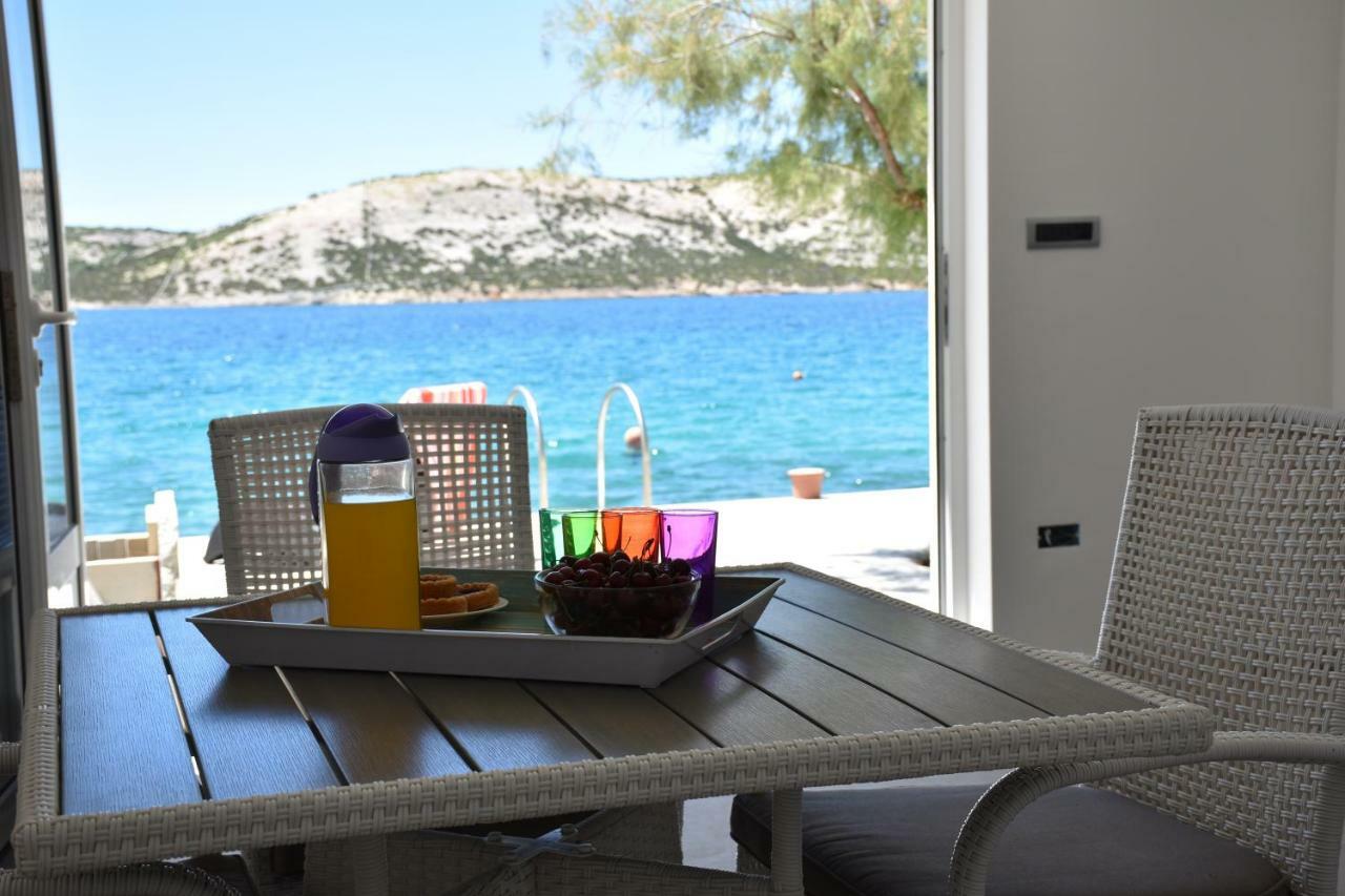 Beachfront Apartments - Villa Vita Stara Novalja Buitenkant foto