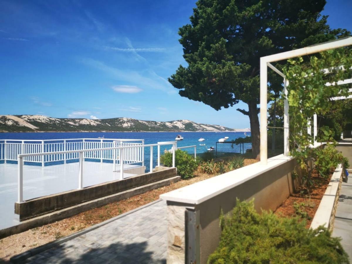 Beachfront Apartments - Villa Vita Stara Novalja Buitenkant foto
